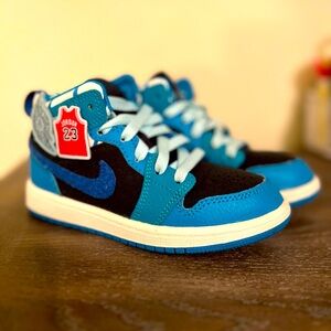Jordan 1 Mid SS, Aquatone and Glacier Blue size 11c.
